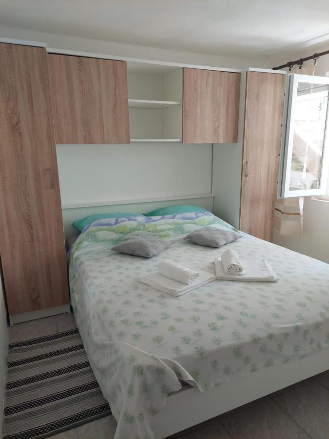 Apartman Martina Ražanac Exterior foto